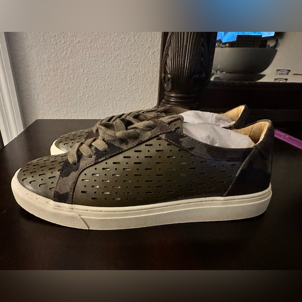 Woman’s camo colored tennis shoes New in box